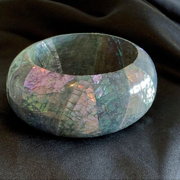 Iridescent Shell fragment vintage bangle bracelet - Picture 8 of 10